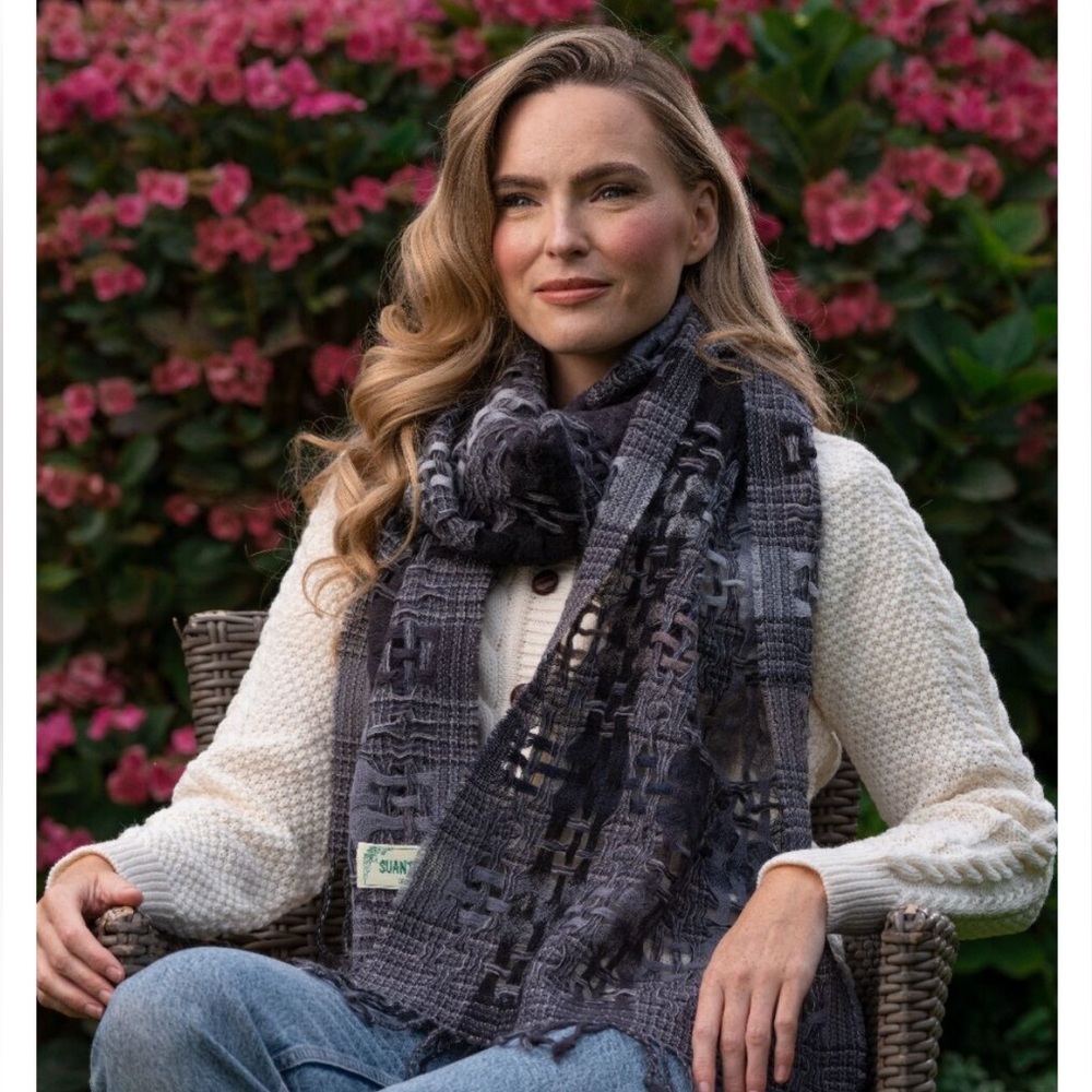 Suantrai Irish Weave 100% New Wool Scarf Charcoal Grey NWT 87”